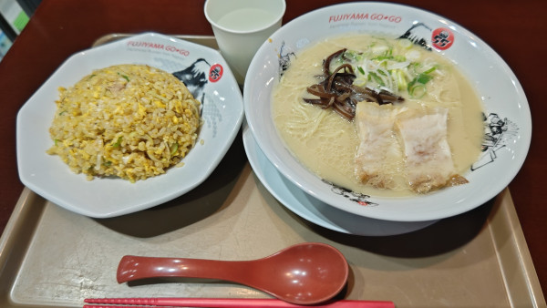 「豚骨ラーメン+チャーハン」@FUJIYAMA GO★GO SEATTLE RAMEN STANDの写真