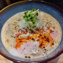 濃香泡醤油らーめん