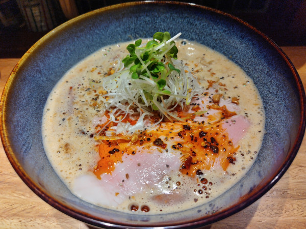 「濃香泡醤油らーめん」@Zweiter Lädenの写真