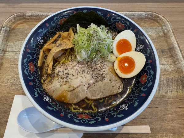 「松本ブラック中華そば　煮玉子トッピング　ネギトッピング」@凌駕IDEA イオンモール松本店の写真