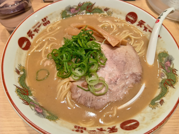 「こってりラーメン大盛　小ライス」@天下一品 新宿西口店の写真