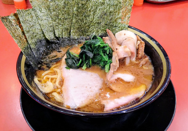 「朝ラーメン(味濃いめ･麵硬め)＋海苔･コロコロチャー」@横浜家系ラーメン 大輝家の写真