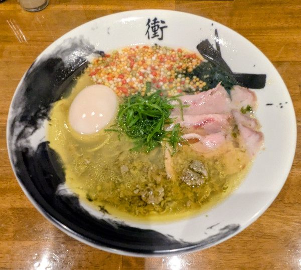 「特製広島牡蠣塩ラーメン 1,600円」@衝青天の写真