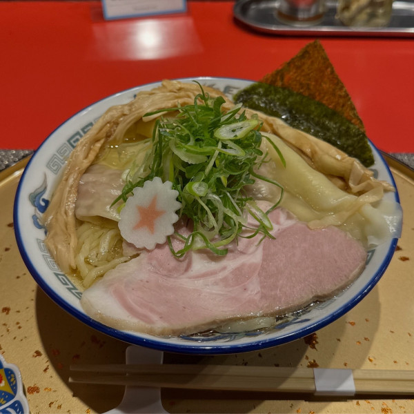 「わんたん中華そば醤油」@中華そば 凜星の写真