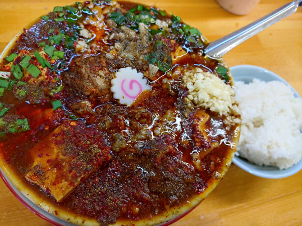「旨辛痺味噌麺、ライス」@らーめん 護什番の写真