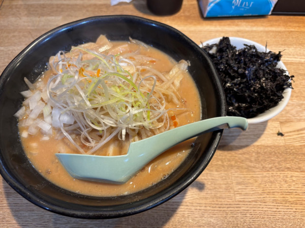 「味噌ラーメン+岩のり」@萬馬軒 橙 池袋店の写真