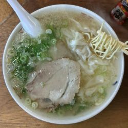 ワンタン麺（950円）＋替え玉（100円）×２