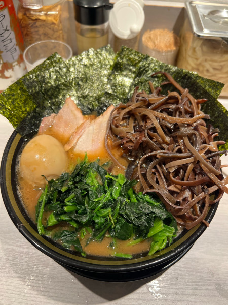 「チャーシュー麺海苔玉子+きくらげ+青菜+まぶし並」@横浜家系ラーメン てつ家の写真