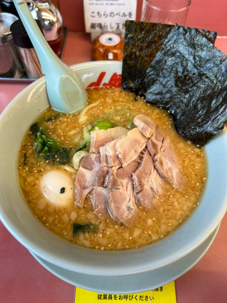 「特製味噌チャーシュー＋ライス＋背脂」@山岡家 成田店の写真