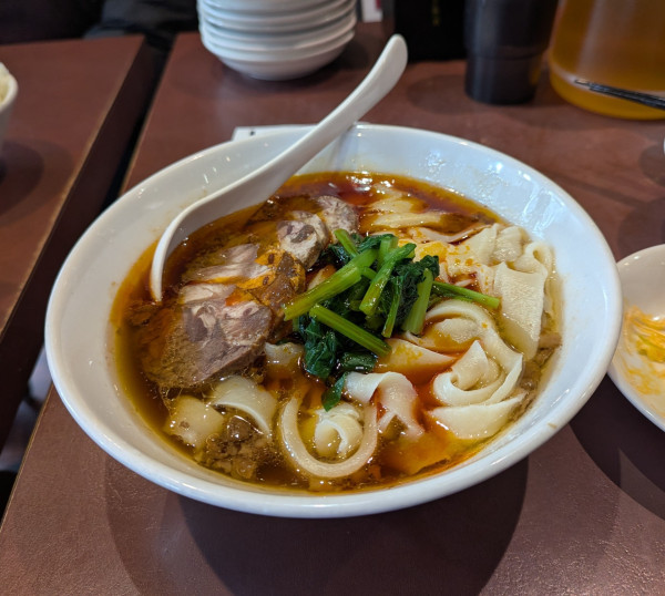 「国産牛チャーシュー刀削麺」@陳家私菜 新宿店の写真