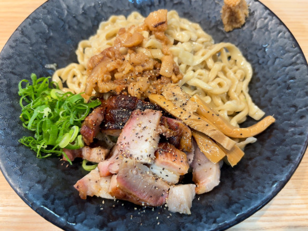 「背脂焼豚のまぜそば」@しおらーめん進化 2ndの写真
