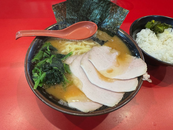 「チャーシューメン」@横浜ラーメン おか本の写真