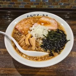 背脂煮干醤油ラーメン