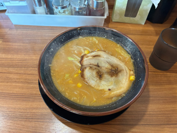 「味噌ラーメン（北海道）880円」@味噌っち 岩岡屋の写真