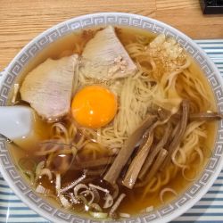 中華そば　生玉子刻みニンニクＴＰ　900円