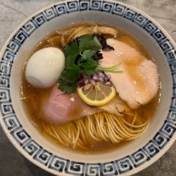 鶏と貝出汁の中華そば(醤油)味玉子和え玉(煮干し)