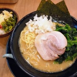 ラーメン￥880＋ほうれん草￥120＝￥1000