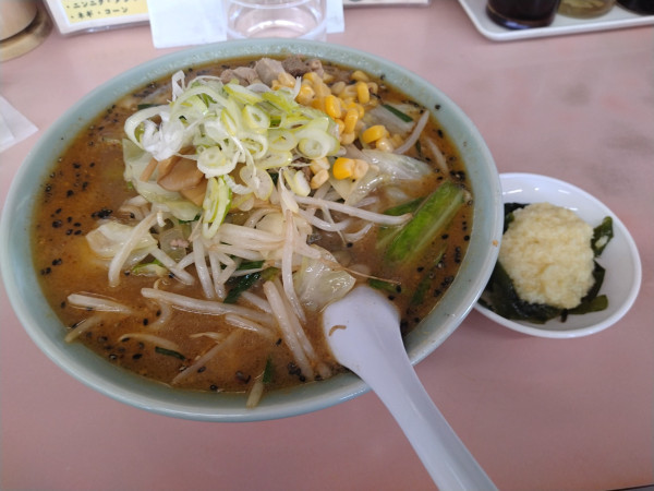 「味噌󠄀ラーメン¥930+ニンニク¥150+餃子3個¥270」@とんぼの写真