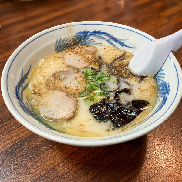 「豚骨ラーメン」@熊本ラーメン こむらさき 上通中央店の写真