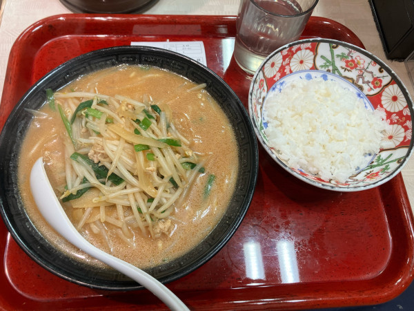 「味噌らぁ麺＋半ライス　650円＋150円」@中華食堂 一番館 渋谷桜丘町店の写真