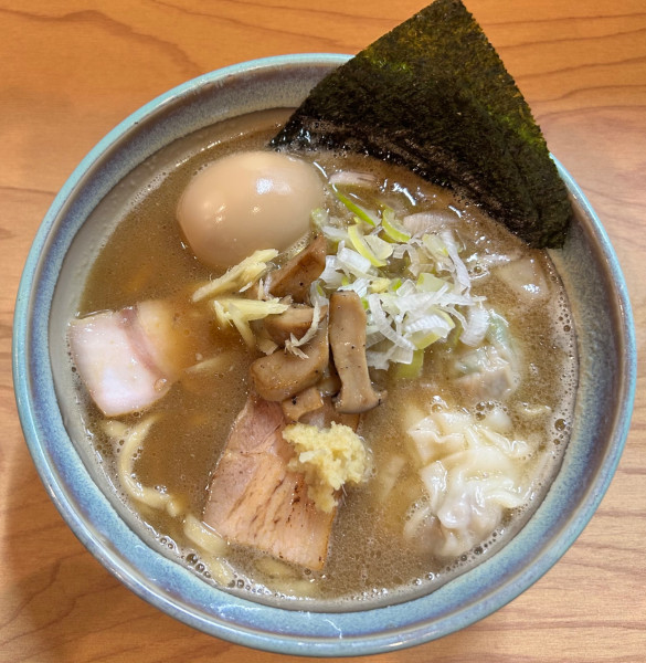 「ワンタン生姜醤油ラーメン 1100円」@ラーメンパーク あずーるの写真