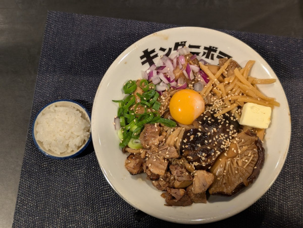 「キノコまぜそば怪獣マッシュキング〆ご飯付」@キングニボラの写真