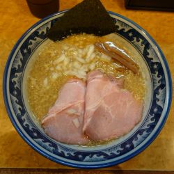 背脂煮干しそば（1,100）+ハーフ和え玉・鶏油（250）