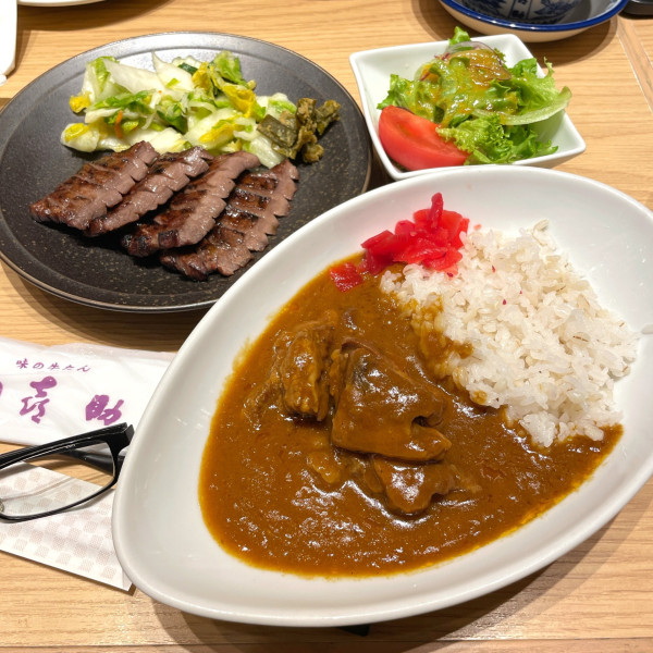 「たっぷり牛たん カレーライス（中辛）」@味の牛たん 喜助 JR仙台駅店の写真