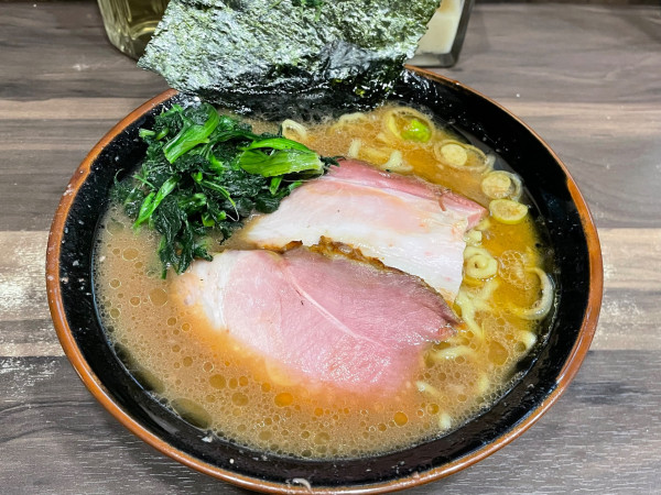 「ラーメン　￥９８０」@神田ラーメン わいず 神田本店の写真