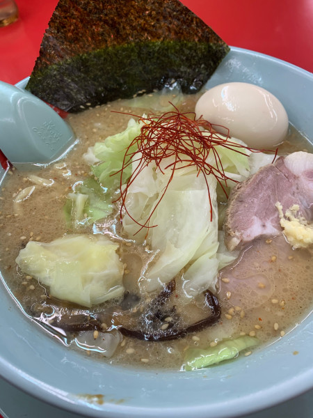 「濃厚白みそとんこつラーメン(味付玉子)」@ラーメン山岡家 いわき店の写真