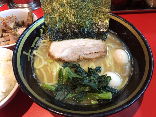 「塩ラーメン(多め、濃いめ)+サービスコロチャー+ライス 830円」@十一代目 野中家 北浦和店の写真