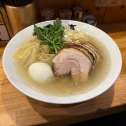 本丸塩らー麺 + チャーシュー増し + 塩煮たまご