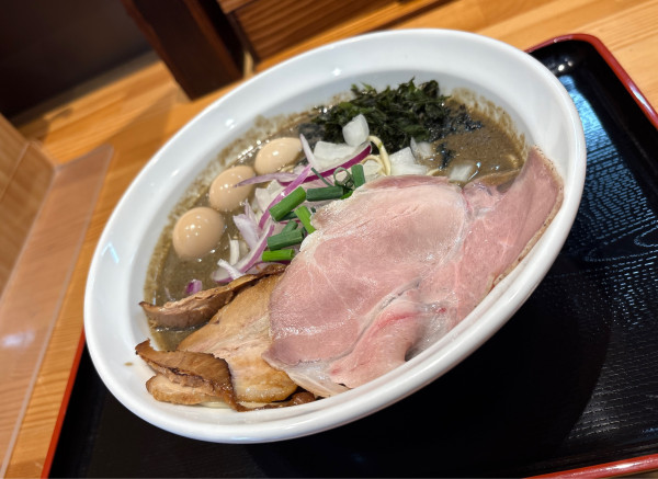 「濃厚煮干しそば＋うずらの味玉」@煮干らぁめん 樹鈴の写真