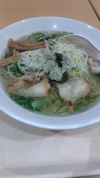 「函館風塩ラーメン　６９０円」@ポッポ 古淵店の写真