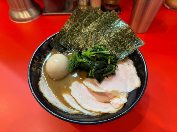「特上ラーメン1300円」@横浜家系ラーメン みどりの写真