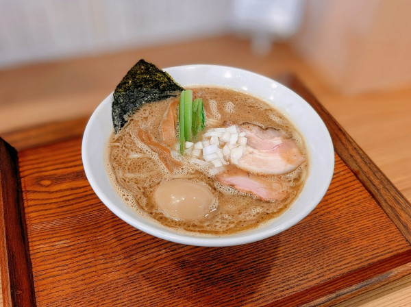 「味玉豚骨魚介らぁ麺」@麺道 ひとひらの写真
