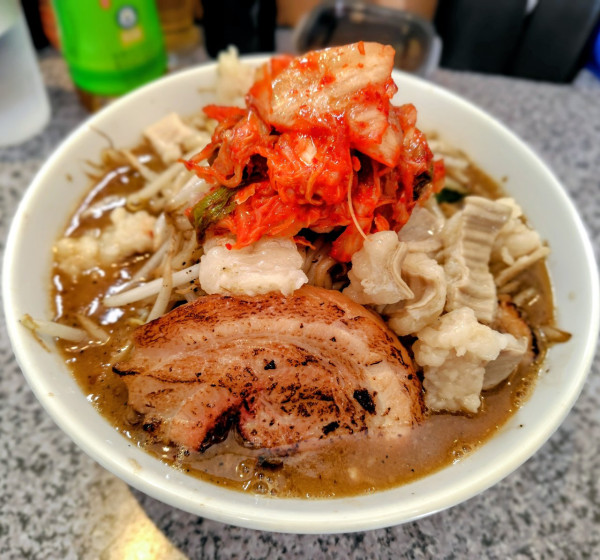 「【限定】ホルモン、キムチ、味噌ミニ 1400円 炒めもやし 10」@ラーメン宮郎の写真