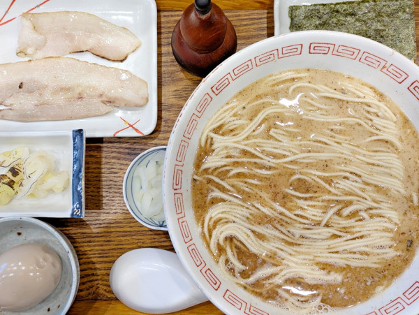 「炭火焼き濃厚中華そば 鯖＋トリュフ煮卵」@炭火焼濃厚中華そば 大覇道の写真