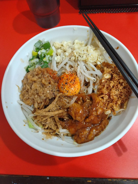 「ジャンクホルモンまぜそば　追い飯付き」@マシマシスタンド 安城緑町店の写真