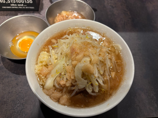 「ラーメン少なめFatboost生玉子」@Hi-Fat Noodle BUTCHER’Sの写真