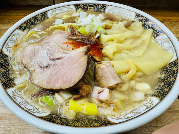 「ラーメン(大)【1100円】」@すごい煮干ラーメン 凪 神保町店の写真