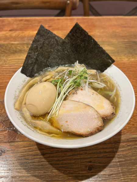 「真っ赤卵煮干しラーメン」@RA-MEN ROCHEの写真