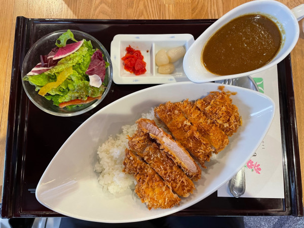 「ロースカツカレー」@ベルセルバカントリークラブ 市原コース レストランの写真