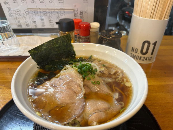 「醤油ラーメン(並800¥)」@麺屋若虎の写真