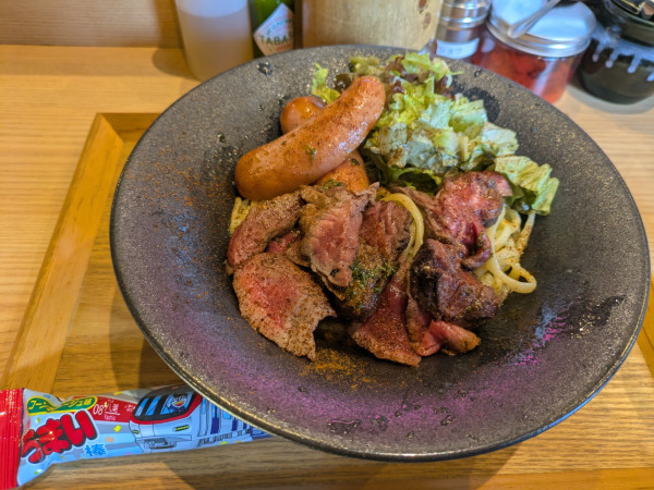 「ブラックアンガスとハラミの牛油そば➕大盛り」@Handicraft Worksの写真