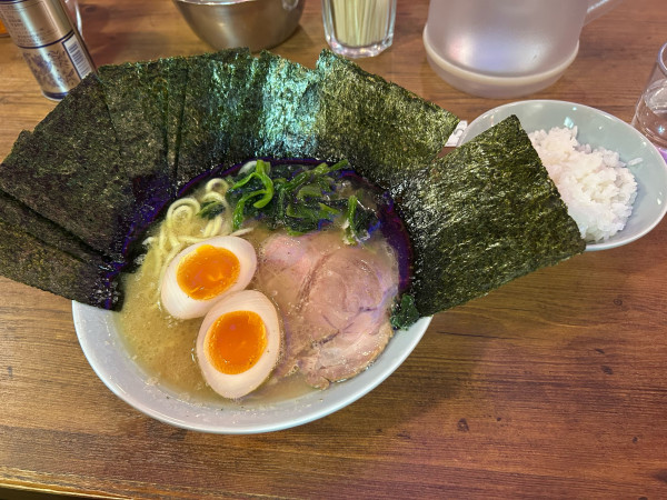 「煮玉子入りラーメン」@六角家1994+の写真
