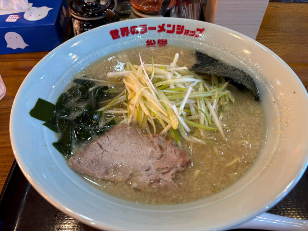 「ネギラーメン醤油1000円　中盛100円」@世界のラーメンショップ 松雪の写真