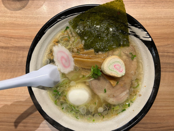 「特背脂ラーメン塩（1,580円）」@函館麺厨房あじさい 新千歳空港店の写真
