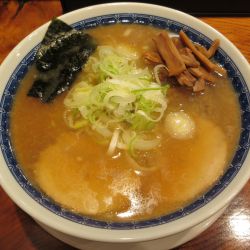 中華そば（880円）