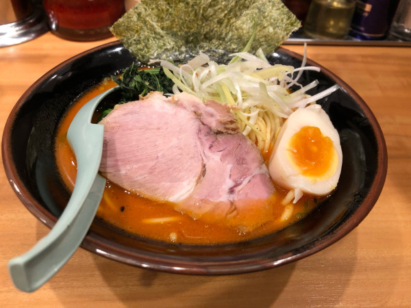 「辛豚骨ラーメン」@横浜家系ラーメン 中野家 東長崎店の写真